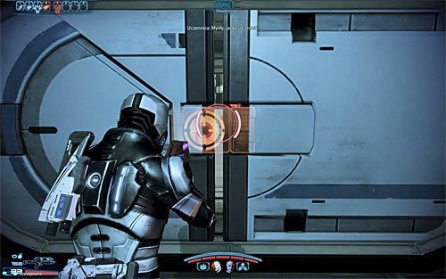 Powróć na parter i wybierz korytarz znajdujący się pod balkonikiem, na którym przebywają adepci - Mass Effect 3: Akademia Grissoma - Awaryjna ewakuacja - solucja - Mass Effect 3 - poradnik do gry