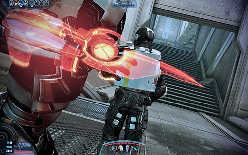 W drodze do promów koniecznie zainteresuj się terminalem wzmacniacza biotycznego, bo jest on związany z pobocznym questem Cytadela: Interfejsy wzmacniaczy biotycznych (jego opis przejścia znajdziesz w rozdziale Mini-zadania) - Mass Effect 3: Akademia Grissoma - Awaryjna ewakuacja - solucja - Mass Effect 3 - poradnik do gry