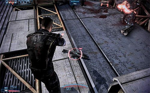 Po wygranej bitwie uzupełnij stan amunicji i podejdź do rannego żołnierza - Mass Effect 3: Priorytet, Ziemia - solucja, opis przejścia - Mass Effect 3 - poradnik do gry