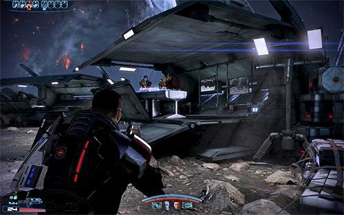 Do obozowiska zostaniesz bezproblemowo wpuszczony i na początek dobrze byłoby dokładnie rozejrzeć się po okolicy - Mass Effect 3: Priorytet, Palaven - solucja, opis przejścia - Mass Effect 3 - poradnik do gry