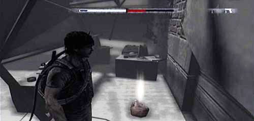 Obok pierwszego rusztowania z tablicami możesz też wejść na dach na schody pomiędzy budynkami (ponad powiewającą flagą amerykańską - dostaniesz się tam rurą z poziomu ulicy) i zabrać inhalator (INHALER) - Episode 9, 10 - Henrys, Radic Haventon | I Am Alive - I Am Alive - poradnik do gry