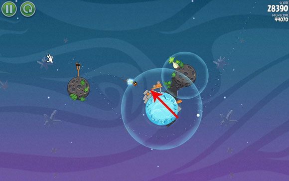Na koniec warto wystrzelić ostatniego ptaka aby zdobyć wymagającą liczbę punktów - Level 2 - 6 | Cold Cuts | Angry Birds Space - Angry Birds Space - poradnik do gry