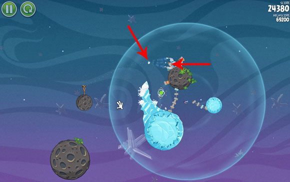 Drugiego ptaka skieruj w stronę zablokowanych kul i średniej planety - Level 2 - 13 | Cold Cuts | Angry Birds Space - Angry Birds Space - poradnik do gry