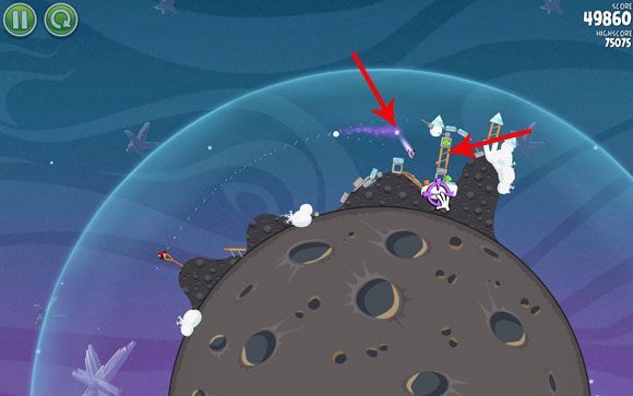 Ostatniego ptaka możesz wysłać po niemalże identycznym torze - najważniejsze jest abyś zawalił ostatnią konstrukcję - Level 2 - 14 | Cold Cuts | Angry Birds Space - Angry Birds Space - poradnik do gry