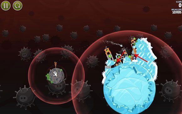 Ptak powinien wlecieć w zaznaczone miejsce, co zaowocuje piękną reakcją lawinową - wszystko powinno się zacząć sypać - Level 3-11 | Danger Zone | Angry Birds Space - Angry Birds Space - poradnik do gry