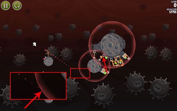 Tak naprawdę pierwszego ptaka nie trzeba ustawiać pod specjalnym kątem - postaraj się, aby mniej więcej tor lotu ledwo nachodził na obszar przyciągania - Level 3-16 | Danger Zone | Angry Birds Space - Angry Birds Space - poradnik do gry