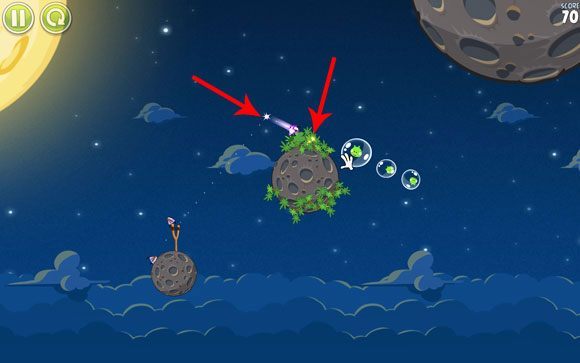 Aby odblokować i przedostać się do ukrytego poziomu wystrzel pierwszego ptaka w górę - Level E-2 | Eggsteroids | Angry Birds Space - Angry Birds Space - poradnik do gry