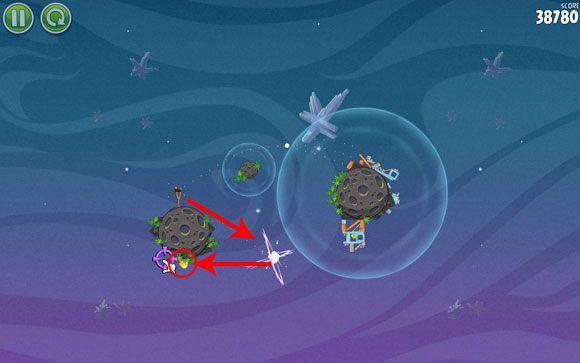 Aby odblokować i przedostać się do ukrytego poziomu musisz skorzystać z ostatniego ptaka - Level E-4 | Eggsteroids | Angry Birds Space - Angry Birds Space - poradnik do gry