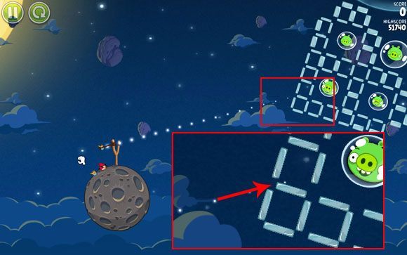 Miejsce, w które powinieneś wycelować ptaka znajduje się mniej więcej w oznaczonej przerwie między szklanymi belkami - Level 1 - 11 | Pig Bang | Angry Birds Space - Angry Birds Space - poradnik do gry