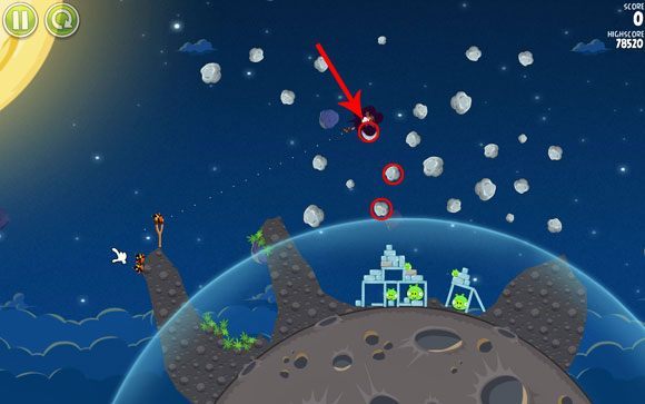 Możesz spróbować również zepchnąć następną, w linii prostej tego samego toru lotu asteroidę, w zaznaczony sposób zyskując tym samym trzy atakujące asteroidy - Level 1 - 18 | Pig Bang | Angry Birds Space - Angry Birds Space - poradnik do gry