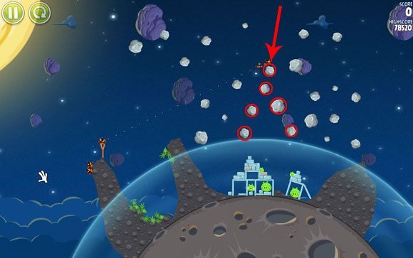 Ostatnie rozwiązanie zwiększa ogromnie Twoje szanse na kompletną eksterminację prosiąt, gdyż istnieje szansa, że na planetę spadnie do 6 asteroid łącznie - Level 1 - 18 | Pig Bang | Angry Birds Space - Angry Birds Space - poradnik do gry