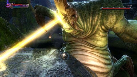 Jak tylko zobaczysz, że oko stwora zaczyna się otwierać, podbiegnij do niego jak najbliżej - Breaking the Siege (2) | Opis przejścia Kingdoms of Amalur Reckoning - Kingdoms of Amalur: Reckoning - poradnik do gry