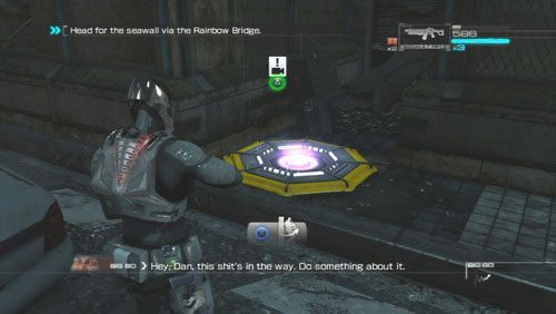 Po rozprawieniu się z pierwszą falą wrogów podbiegamy kilka kroków do przodu i ściągamy kolejne dwa roboty, które zostaną zrzucone przez małe transportery - Rozdział 1 Hit and Run (1) | Opis przejścia Binary Domain - Binary Domain - poradnik do gry