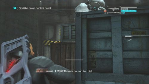 Będąc po lewej stronie, unikając walki, przekradamy się za rozstawionymi skrzyniami do panelu sterującego podwieszanym dźwigiem - Rozdział 1 Hit and Run (2) | Opis przejścia Binary Domain - Binary Domain - poradnik do gry