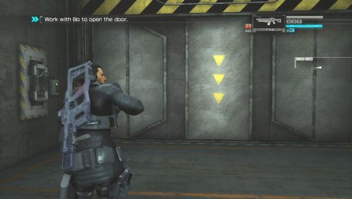 Gdy ogłuszymy robota zeskakujemy na ziemię i wraz z kompanem otwieramy metalowe wrota - Rozdział 1 Hit and Run (2) | Opis przejścia Binary Domain - Binary Domain - poradnik do gry