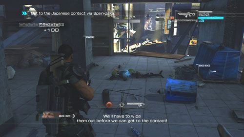 Zanim wyskoczymy za naszymi towarzyszami z budynku eliminujemy nadlatujących przeciwników - Rozdział 2 Yearn For Refuge (1) | Opis przejścia Binary Domain - Binary Domain - poradnik do gry