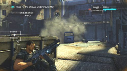 Musimy w miarę szybko rozprawiać się z kolejnymi falami przeciwników, starając się nie ściągać ich ognia w stronę przesuwanego pojemnika - Rozdział 2 Yearn For Refuge (2) | Opis przejścia Binary Domain - Binary Domain - poradnik do gry