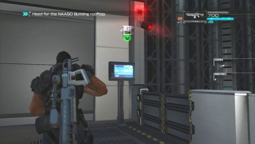 Po wejściu do pomieszczenia z pasami transmisyjnymi [4] udajemy się w stronę windy znajdującej się na drugim końcu hali - Rozdział 3 Bad Ground (1) | Opis przejścia Binary Domain - Binary Domain - poradnik do gry