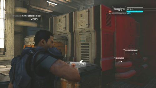 Gdy kompani otworzą wrota przechodzimy przez nie i wspinamy się na skrzynie by ruszyć wąskim tunelem - Rozdział 5 Intelligent Artifice (4) | Opis przejścia Binary Domain - Binary Domain - poradnik do gry