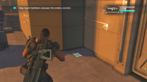 Zaraz na początku starcia trzymając się lewej ściany podbiegamy w kierunku nadciągających przeciwników - Rozdział 3 | Bonusy (Secur-Com) Binary Domain - Binary Domain - poradnik do gry