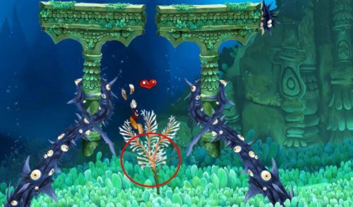 Dalej pomiędzy kolumnami znajdziesz następną M - Przeklęta płetwa (300 L, 2:20); Złe bańki i nie tylko (175 L) | Morze Szczęśliwości - Rayman Origins - poradnik do gry