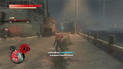 Warto przy okazji dodać, że jeżeli któryś z komandorów rzuci się do ucieczki, to niekoniecznie musisz za nim wyruszyć w pościg, albowiem jak zapewne pamiętasz bicz Hellera dysponuje funkcją przyciągania przeciwników (wciśnięcie przycisku B po namierzeniu oponenta) - 26 - Fly in the Ointment | Główny wątek fabularny Prototype 2 - Prototype 2 - poradnik do gry