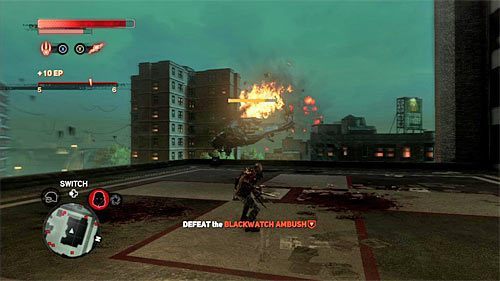 Dobrym pomysłem jest użycie wyrzutni rakiet pozostawionych przez żołnierzy do zestrzelenia obu atakujących Cię śmigłowców (powyższy screen), chociaż jeżeli wolisz korzystać z mocy Hellera, to nic nie stoi na przeszkodzie żeby maszyny latające zaatakować w jakiś inny sposób - 12 - Natural Selection | Główny wątek fabularny Prototype 2 - Prototype 2 - poradnik do gry