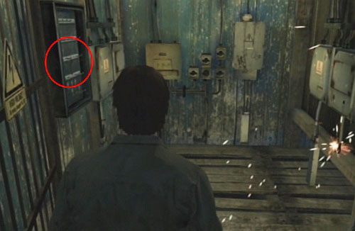 Tutaj ponownie zniszcz deski blokujące drzwi na lewo od schodów - Misja główna - kolejka | Devils Pit | Silent Hill Downpour - Silent Hill: Downpour - poradnik do gry