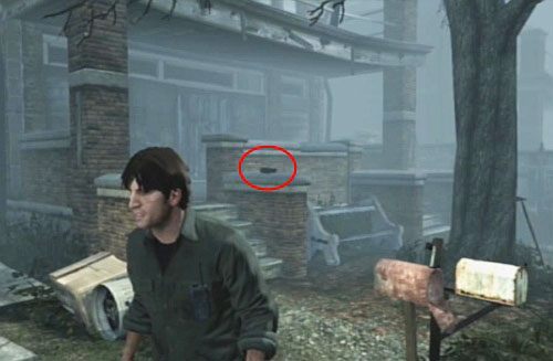 Po wydostaniu się na zewnątrz przejdź na lewą stronę ulicy i podążaj na wprost - Misja główna - droga do budynku mieszkalnego | Silent Hill cz.1 - Silent Hill: Downpour - poradnik do gry