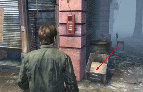 Teraz wróć do ulicy i skręć w prawo, trzymając się prawej strony miniesz automat z batonami, na którym użyj dojdziesz do skrzyżowania, gdzie w kartonie leży przedmiot Shadow Symbol: Healing (Shadow Play) - Misje poboczne (1) | Silent Hill cz.2 | Silent Hill Downpour - Silent Hill: Downpour - poradnik do gry