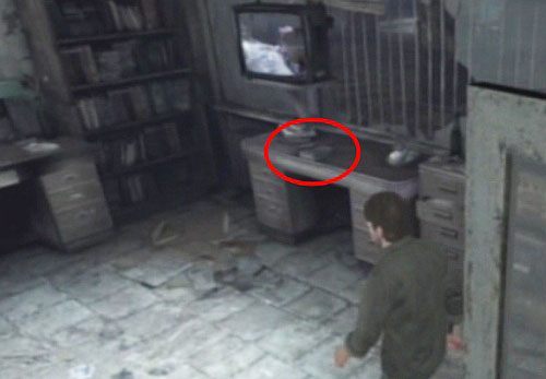 Wróć się teraz do stróżówki (drzwi na lewo od wejścia na parking, które wcześniej minąłeś) i użyj Security Card na czytniku obok drzwi - Misja główna - parking | Budenk Centennial | Silent Hill Downpour - Silent Hill: Downpour - poradnik do gry