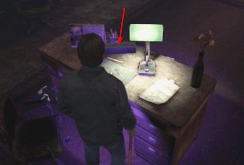 Na biurku znajdziesz Slides - Misja główna - trzecie piętro | Budenk Centennial | Silent Hill Downpour - Silent Hill: Downpour - poradnik do gry