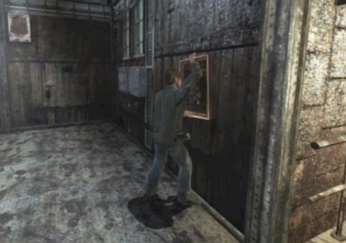 Ponownie uważając na spadające klatki przejdź na drugi koniec pomieszczenia, gdzie zostaniesz zaatakowany przez dwóch przeciwników - Misja główna - inny wymiar | Budenk Centennial | Silent Hill Downpour - Silent Hill: Downpour - poradnik do gry