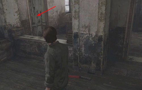 Teraz wróć na korytarz, zejdź schodami na niższe piętro i przejdź przez drzwi po prawej stronie - Misja główna - pomieszczenie z rentgenem i zwłokami | Klasztor - Silent Hill: Downpour - poradnik do gry