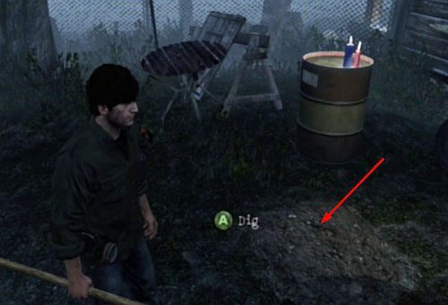 Na zewnątrz idź w lewo, a znajdziesz przejście na tył domu, gdzie znajdziesz ostatni relikt do wykopania - Misje poboczne (4) | Silent Hill cz.4 | Silent Hill Downpour - Silent Hill: Downpour - poradnik do gry