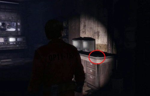 Po minięciu kabla, na ścianie znajdziesz wyłącznik napięcia do tego kabla - Misja główna - block A2 i A3 | Więzienie | Silent Hill Downpour - Silent Hill: Downpour - poradnik do gry