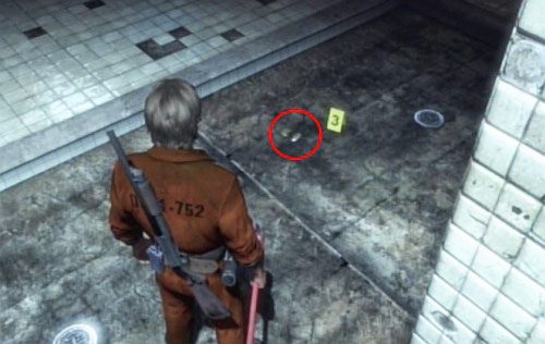 Na lewo od stołu z notką, znajdziesz przejście do pomieszczenia ze schodami - Misja główna - stołówka | Więzienie | Silent Hill Downpour - Silent Hill: Downpour - poradnik do gry