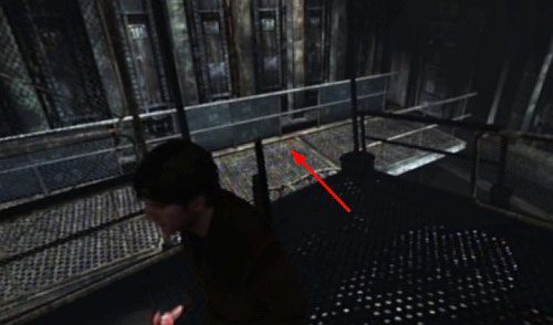 Kiedy winda zatrzyma się ostatecznie, jedna z barierek windy odpadnie, otwierając Ci przejście na balkon - Misja główna - inny wymiar | Więzienie | Silent Hill Downpour - Silent Hill: Downpour - poradnik do gry