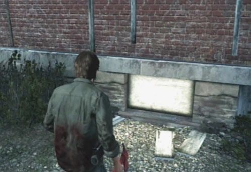W domku po prawej stronie od notki jest okno, którym możesz zejść do piwnicy - Misje poboczne (1) | Silent Hill cz.1 | Silent Hill Downpour - Silent Hill: Downpour - poradnik do gry
