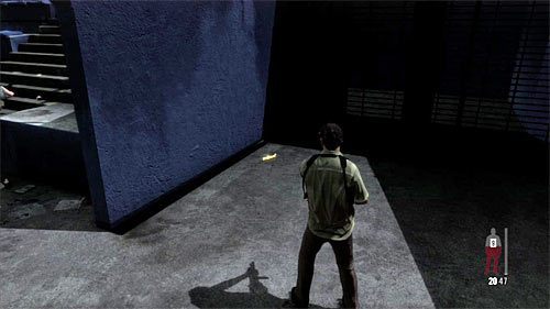 SEKRET 9 [Złota broń - Karabin snajperski M82A1 2/3]: Sekret odnajdziesz w dolnej sekcji drugiej części trybun, w niewielkim zaułku niedaleko schodów - Ślady i złote bronie - Rozdział III | Sekrety w Max Payne 3 - Max Payne 3 - poradnik do gry