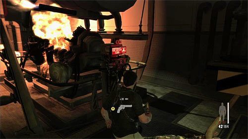 Musisz teraz szybko dotrzeć do pokazanych na powyższych screenach dwóch zaworów i wejść z każdym z nich w interakcję (przycisk Y) - Przeprawa przez maszynownię | Rozdział XI | Solucja Max Payne 3 - Max Payne 3 - poradnik do gry