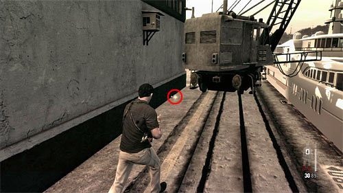 Powróć teraz do miejsca startu i udaj się w lewo - Dotarcie do wieżyczki w porcie | Rozdział XI | Solucja Max Payne 3 - Max Payne 3 - poradnik do gry