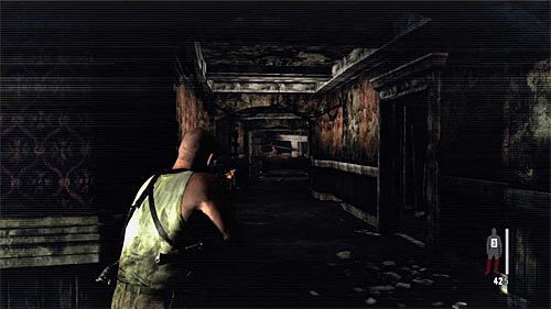 Ustaw się teraz OSTROŻNIE przy lewym korytarzu i ostrzelaj widocznego w oddali przeciwnika - Dotarcie do drzwi wyjściowych | Rozdział XII | Solucja Max Payne 3 - Max Payne 3 - poradnik do gry