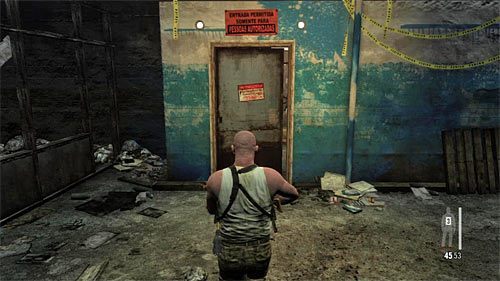 Docelowo musisz podejść do drzwi prowadzących do zbrojowni (powyższy screen) - Dotarcie do zbrojowni, ładunki na dolnym piętrze | Rozdział XII | Max Payne 3 - Max Payne 3 - poradnik do gry
