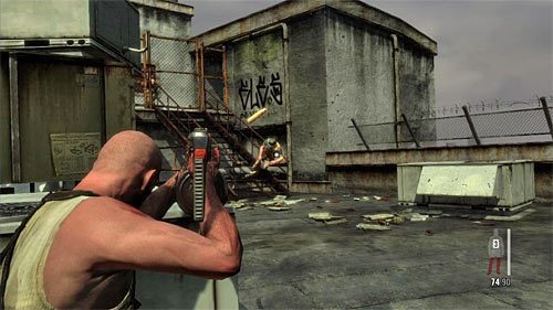 Na kolejnych dwóch wrogów wpadniesz tuż po tym jak skręcisz w lewo i jeśli chcesz możesz zaatakować ich zza zasłony - Ucieczka z hotelu | Rozdział XII | Solucja Max Payne 3 - Max Payne 3 - poradnik do gry