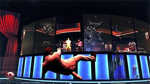 Na początek rozpraw się z pojedynczym bandytą przebywającym na parkiecie, a następnie rozstrzelaj jego kolegów rozstawionych przy lewych okiennicach - Przeprawa przez strefę dla VIP-ów | Rozdział II | Solucja Max Payne 3 - Max Payne 3 - poradnik do gry