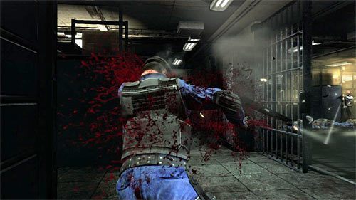 Po zlikwidowaniu głównej grupy jednostek wroga rozejrzyj się za niewielkim pomieszczeniem, w którym ukryto środki przeciwbólowe - Dotarcie do klatki schodowej | Rozdział XIII | Solucja Max Payne 3 - Max Payne 3 - poradnik do gry