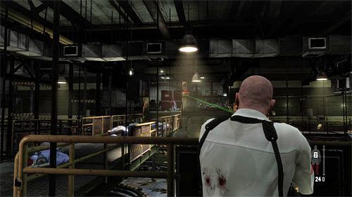 Starannie eliminuj kolejnych wrogów - Bitwa w pomieszczeniu z platformami do transportu bagażu | Rozdział XIV - Max Payne 3 - poradnik do gry