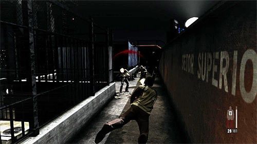 OSTROŻNIE powróć teraz do miejsca, w którym pojawili się zamordowani niedawno przeciwnicy (warto zatrzymywać się przy mijanych zasłonach) - Pozbycie się wrogiego snajpera | Rozdział III | Solucja Max Payne 3 - Max Payne 3 - poradnik do gry