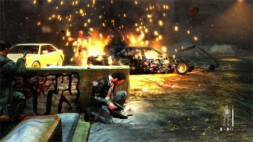 Zauważ, że postawiony zostałeś przed okazją do zaskoczenia stojących w pobliżu przeciwników - Eliminacja bandytów przebywających niedaleko baru | Rozdział IV | Max Payne 3 - Max Payne 3 - poradnik do gry